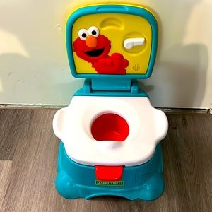 Baby’s toilet with sounds